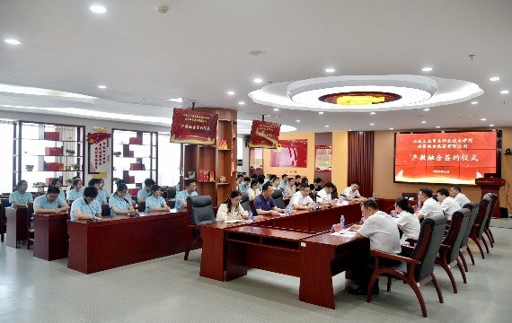 江西工贸职院与南昌粮食集团有限公司签署产教融合协议