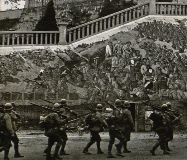 1938年，武汉，军队走过黄鹤楼大壁画局部