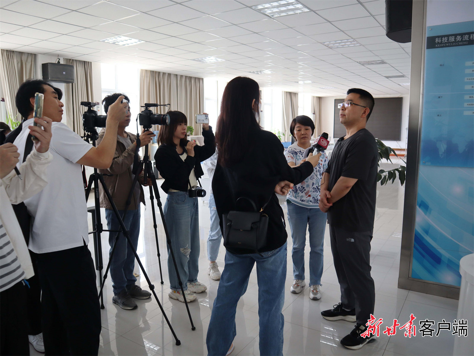 集体采访 新甘肃·甘肃日报记者 彭雯