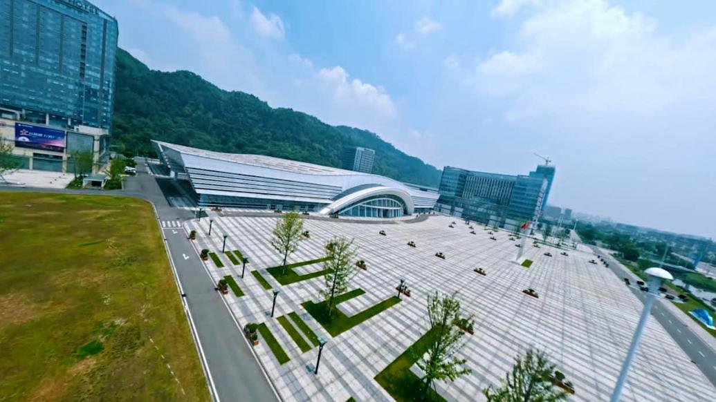 大国大城｜一镜到底看宜宾：建成中国动力电池之都