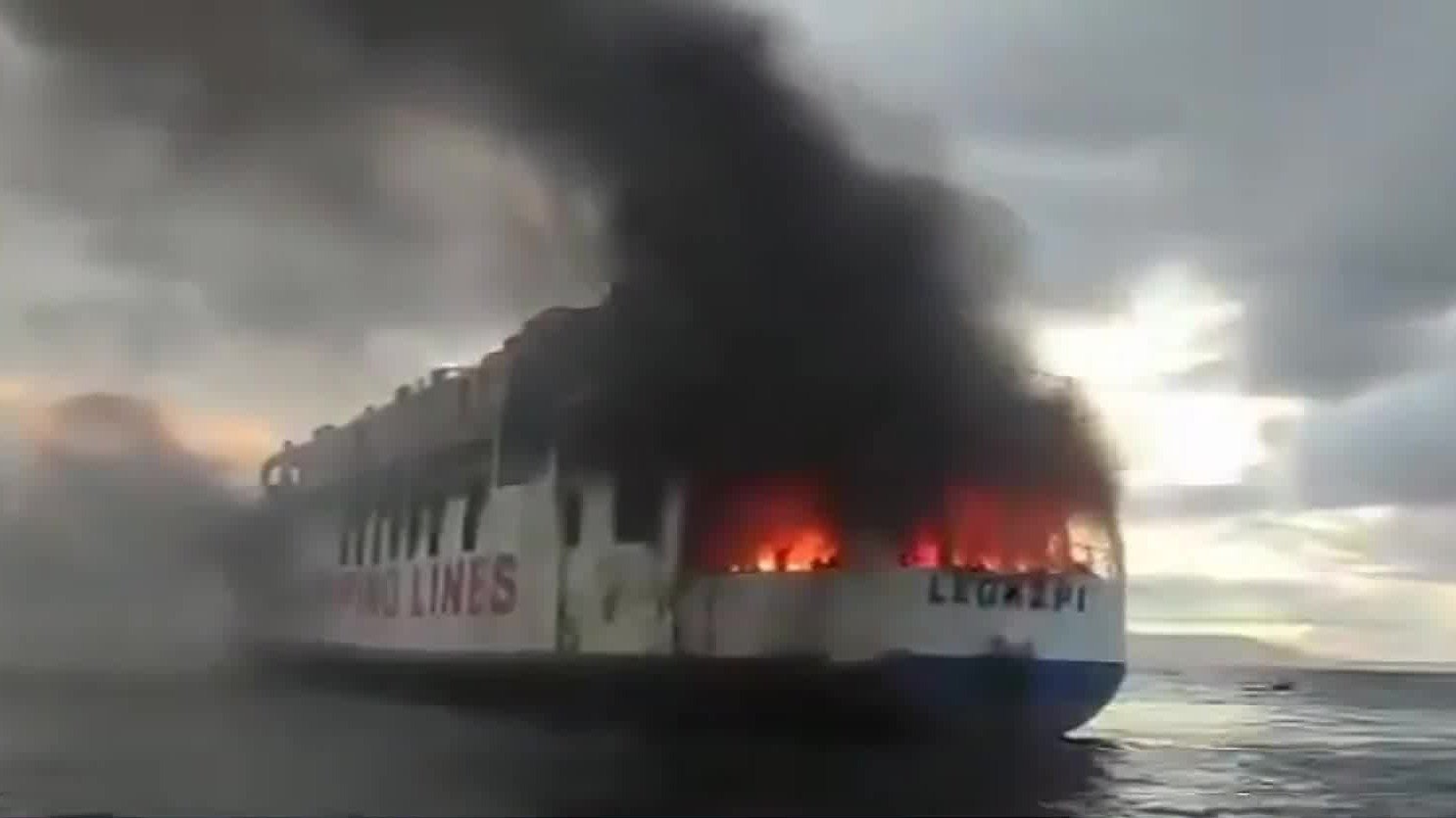 菲律宾120人渡轮海上起火，海岸警卫队前往营救