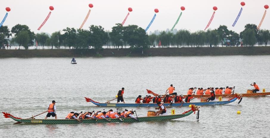 江西共青城市举行2023年“全民健身、幸福共青”迎端午龙舟赛