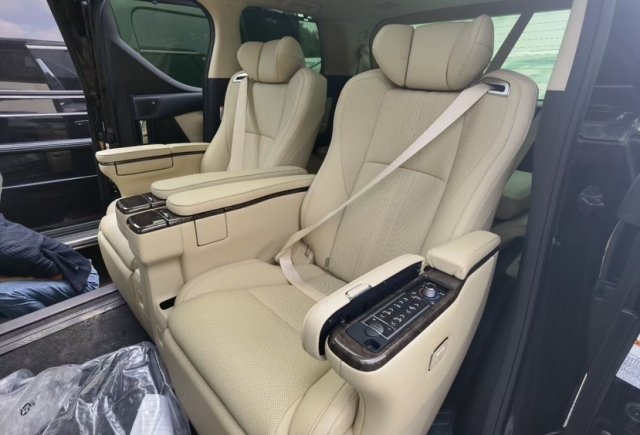 22款丰田埃尔法35v6顶配西安提120万