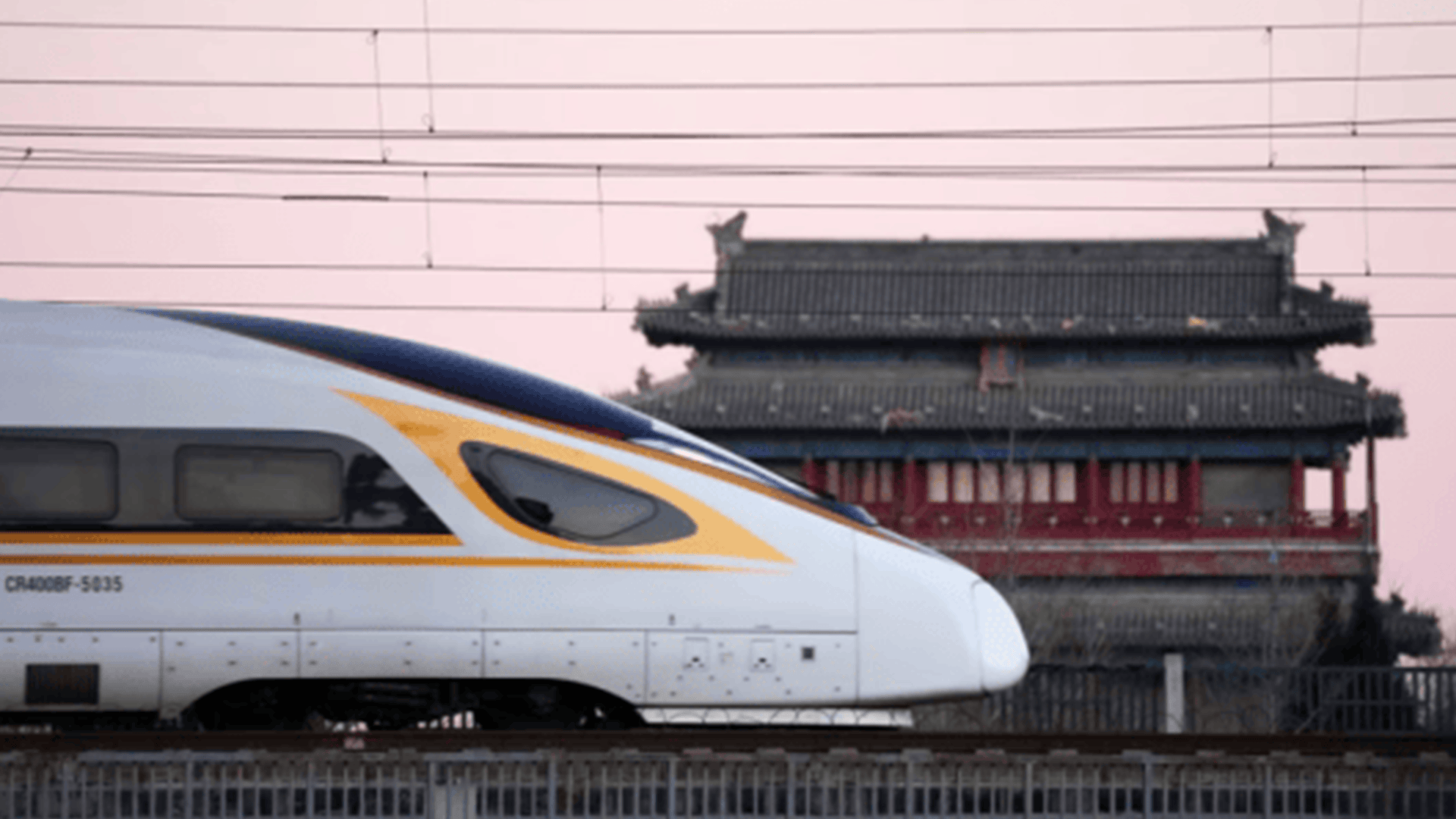 “中国高铁被排泄物淹没”？小事件如何引发大热点