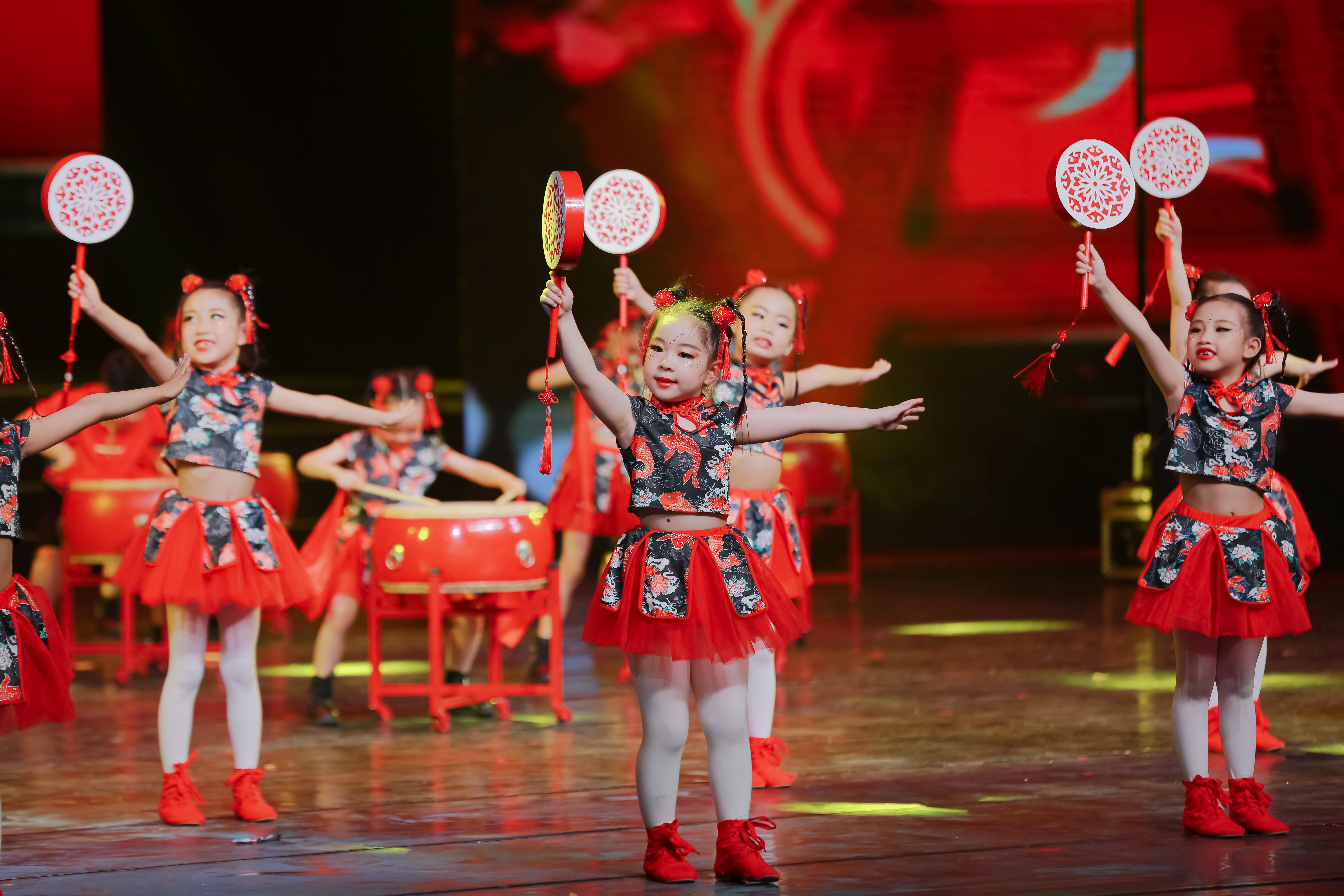 幼儿鼓舞《鼓舞飞扬》