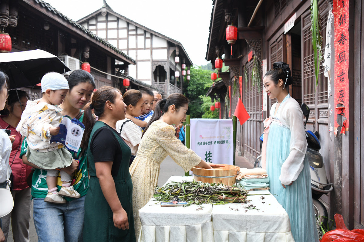 潼南双江古镇“粽”享端午 借传统佳节上演民俗文化