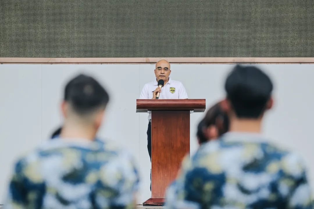 影豹俱乐部董事长陈秀深在开营仪式上致辞