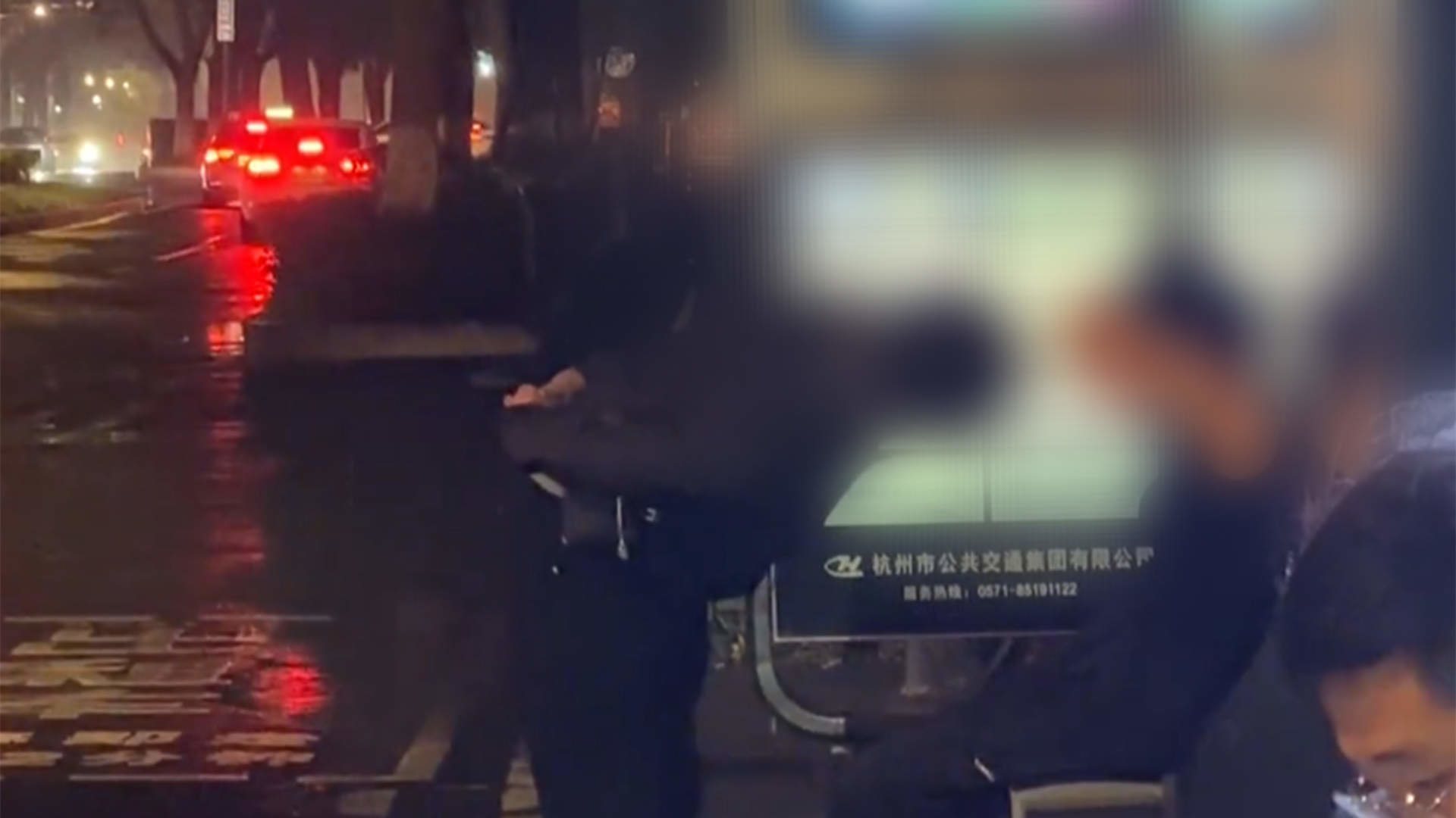 合肥包河警方通报：男子小区电梯内殴打妻子，被依法拘留_直击现场_澎湃新闻-The Paper