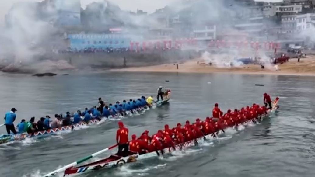 福建海上赛龙舟场面超燃