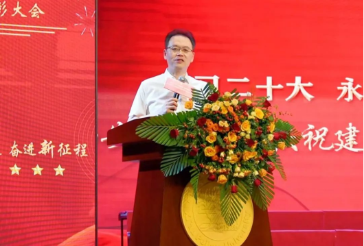 礼赞青春致敬校庆|西安培华学院举行庆祝建校95周年共青团表彰大会暨火炬传递仪式