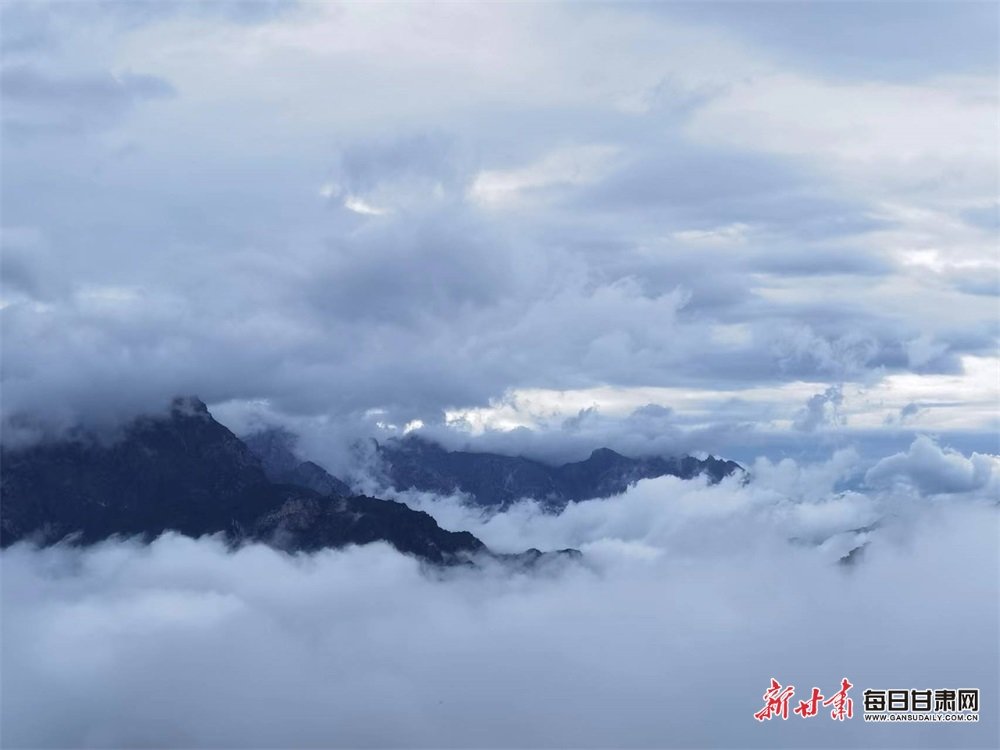 拉尕山云海 张宝明 摄