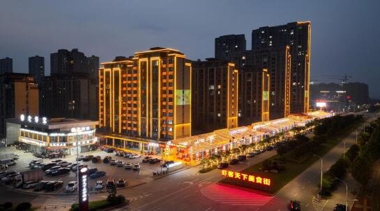 永修虾客天下美食街（宋建明 摄）