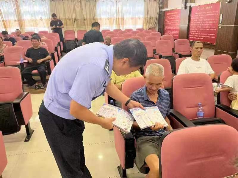 东莞交警丨宣传不止步 守护老年人安全出行