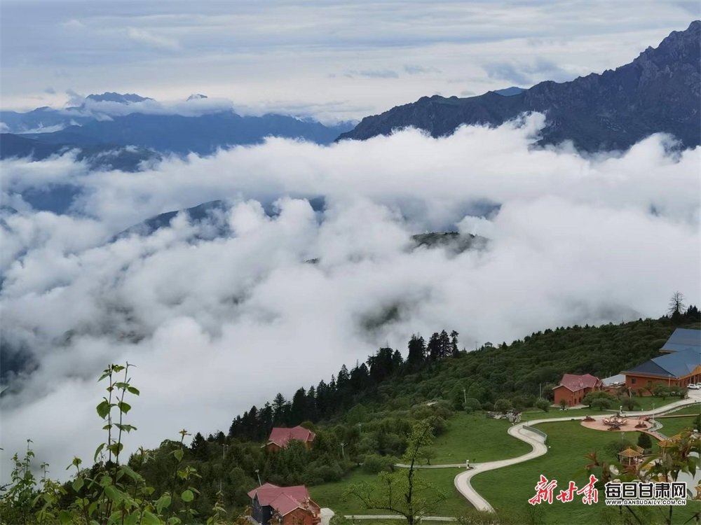 雨后拉尕山 张宝明 摄