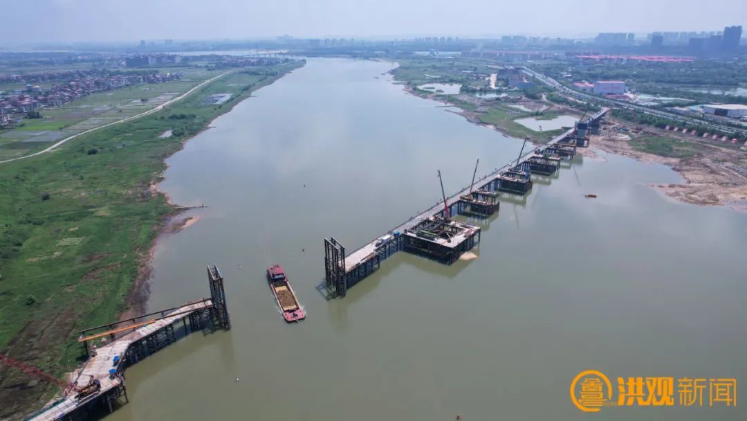 （隆兴大桥南支主桥建设现场）