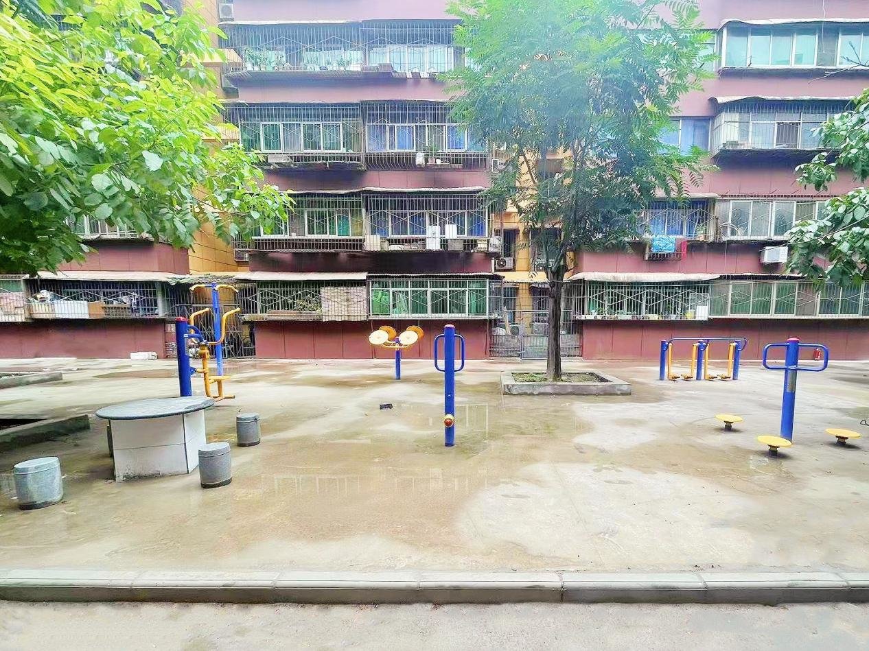 改造后的健身小广场