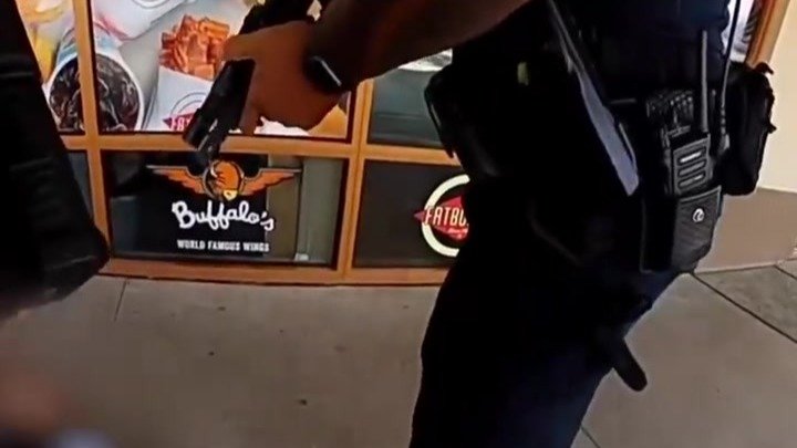 第一视角！美国致8死7伤枪击事件最新画面曝光，警员独自冲入现场、远距离击毙枪手