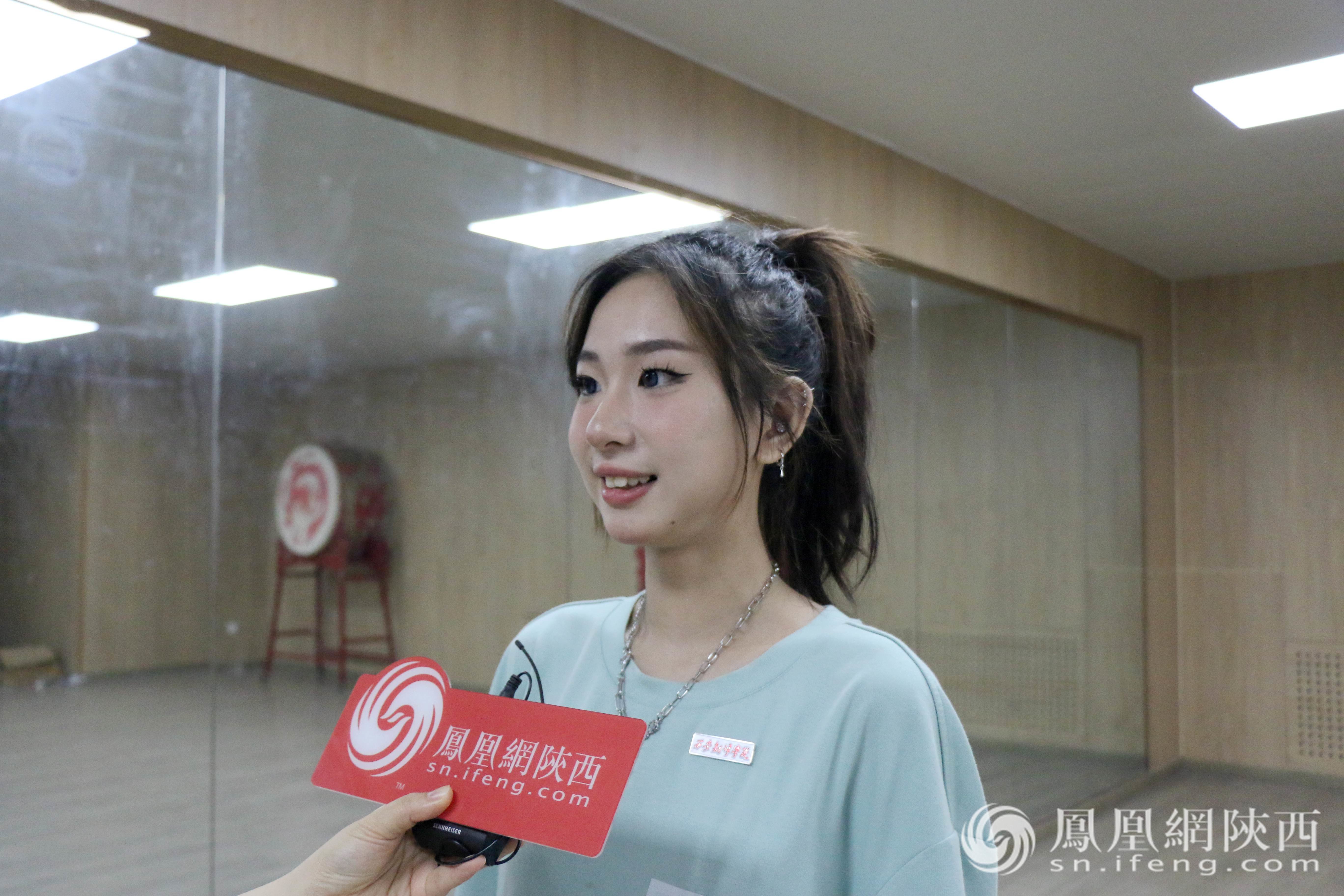 非定译青年街舞女孩李佳睿我不愿被定义喜欢就去做