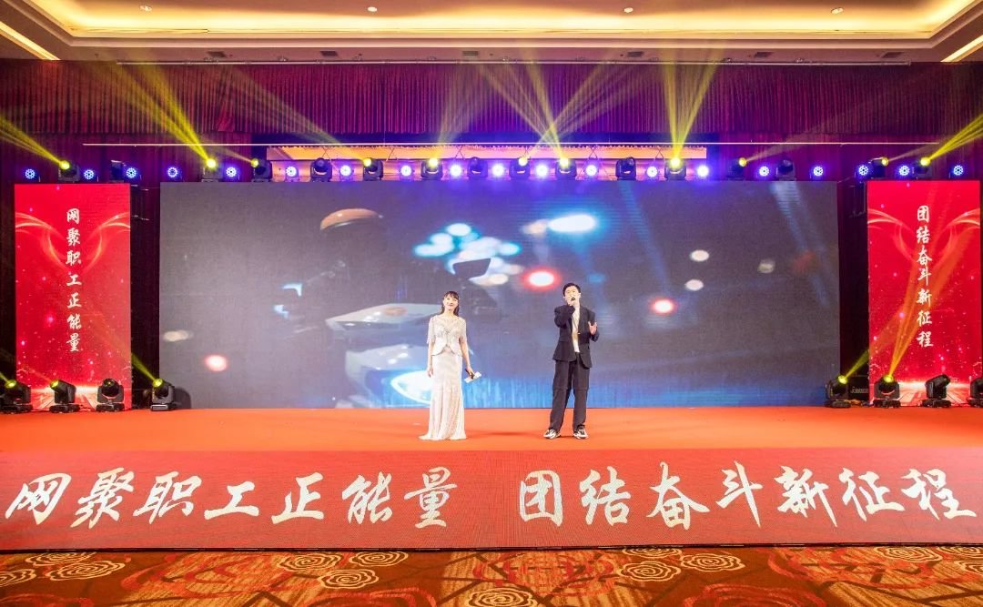 由马鞍山市总工会选送的开场节目表演《新业态劳动者之歌》 