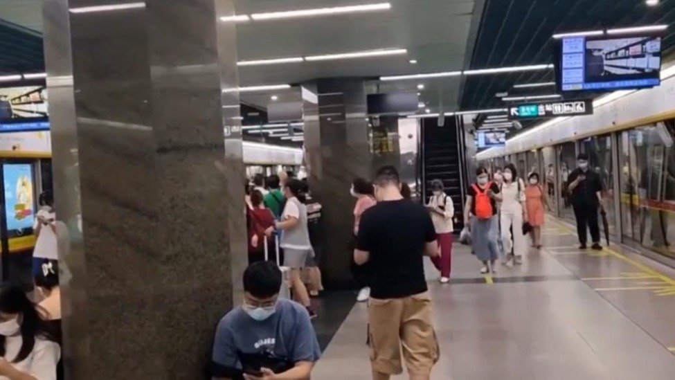 广州地铁回应市民日常拍照被阻止：和工作人员说明情况即可