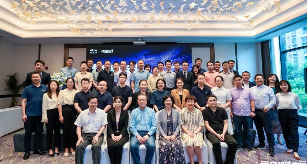 眼科王丽萍医生荣获成都站玻切新势力比赛冠军