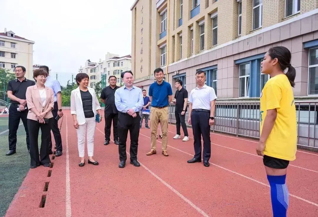 蔡全记调研青岛宁夏路小学