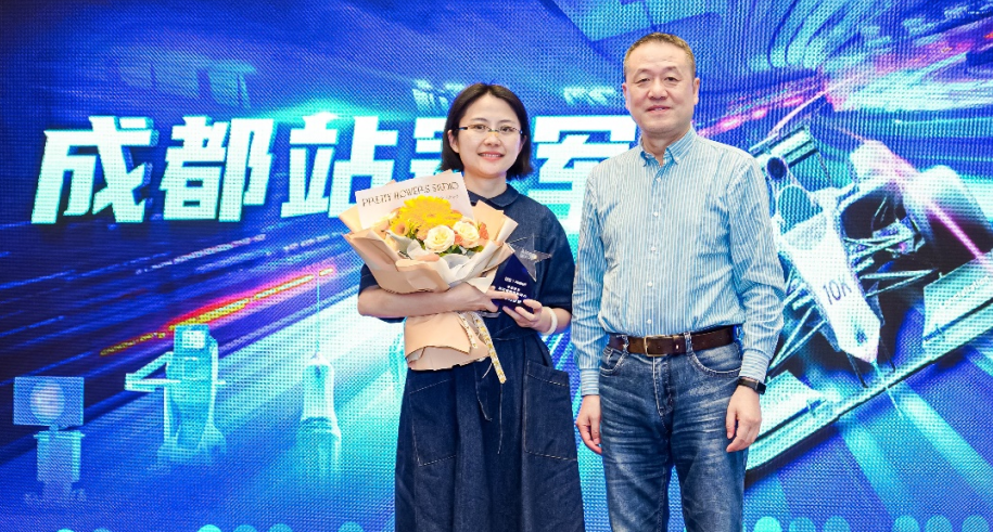 眼科王丽萍医生荣获成都站玻切新势力比赛冠军