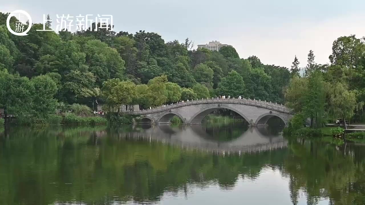 重庆市人民检察院检察长时侠联一行参观调研璧山“企业之家”