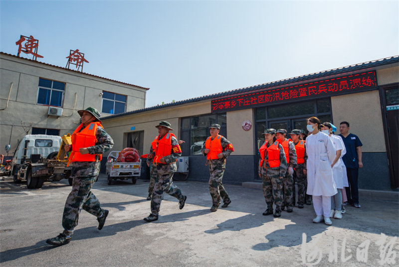 6月26日，复兴区防汛防涝救援队整装出发。