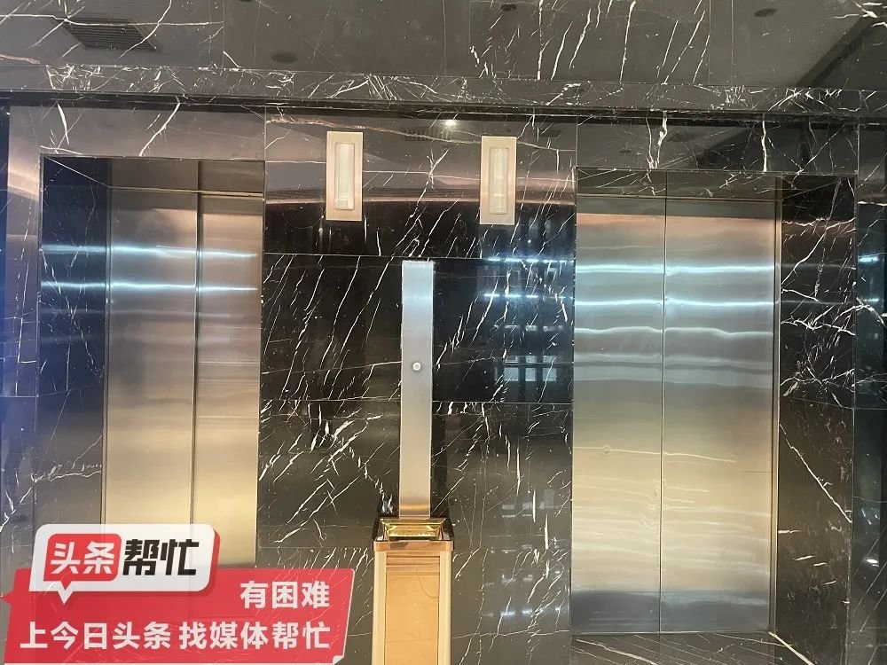 △两台电梯只能经由酒店进入。