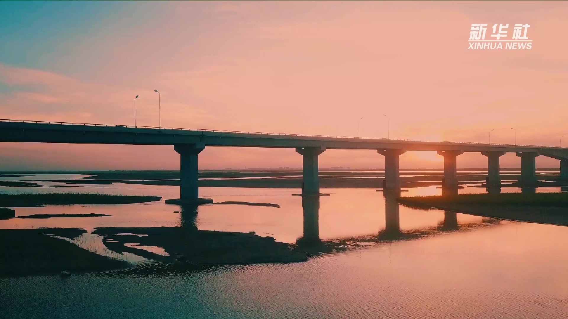 巴彦淖尔：晚霞映照黄河美