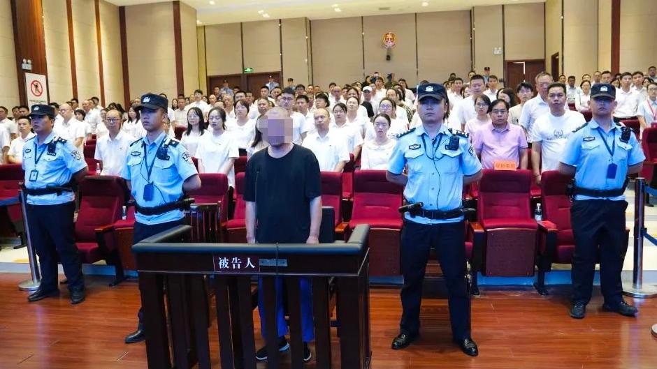 会计贪污150万元潜逃20年，领刑5年并处罚金30万元