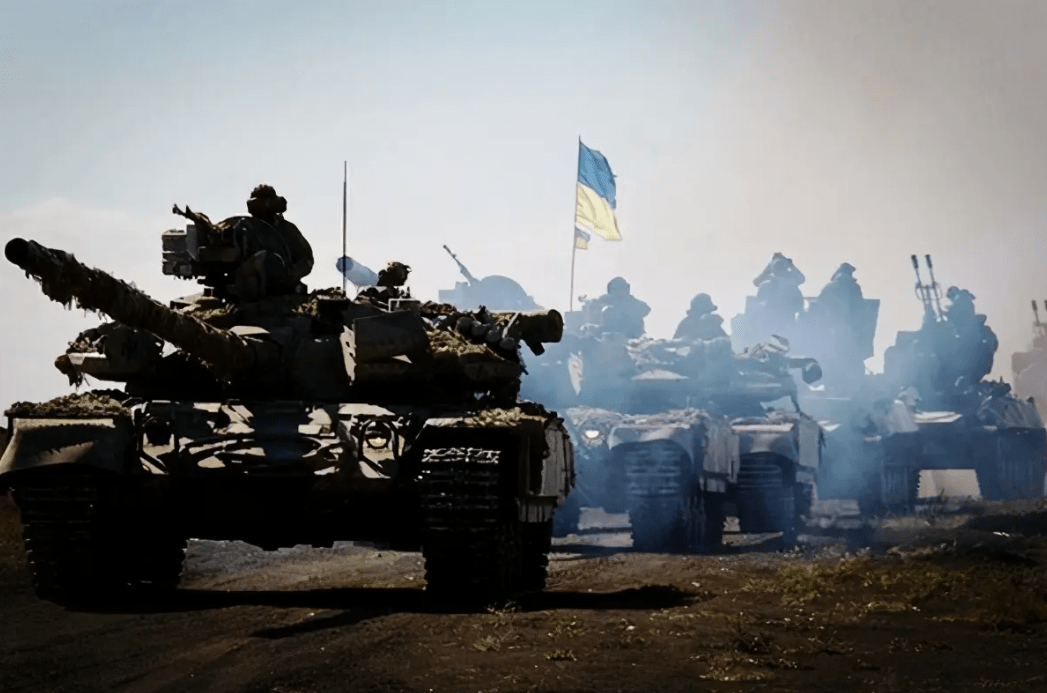 正在行军的乌克兰装甲集群