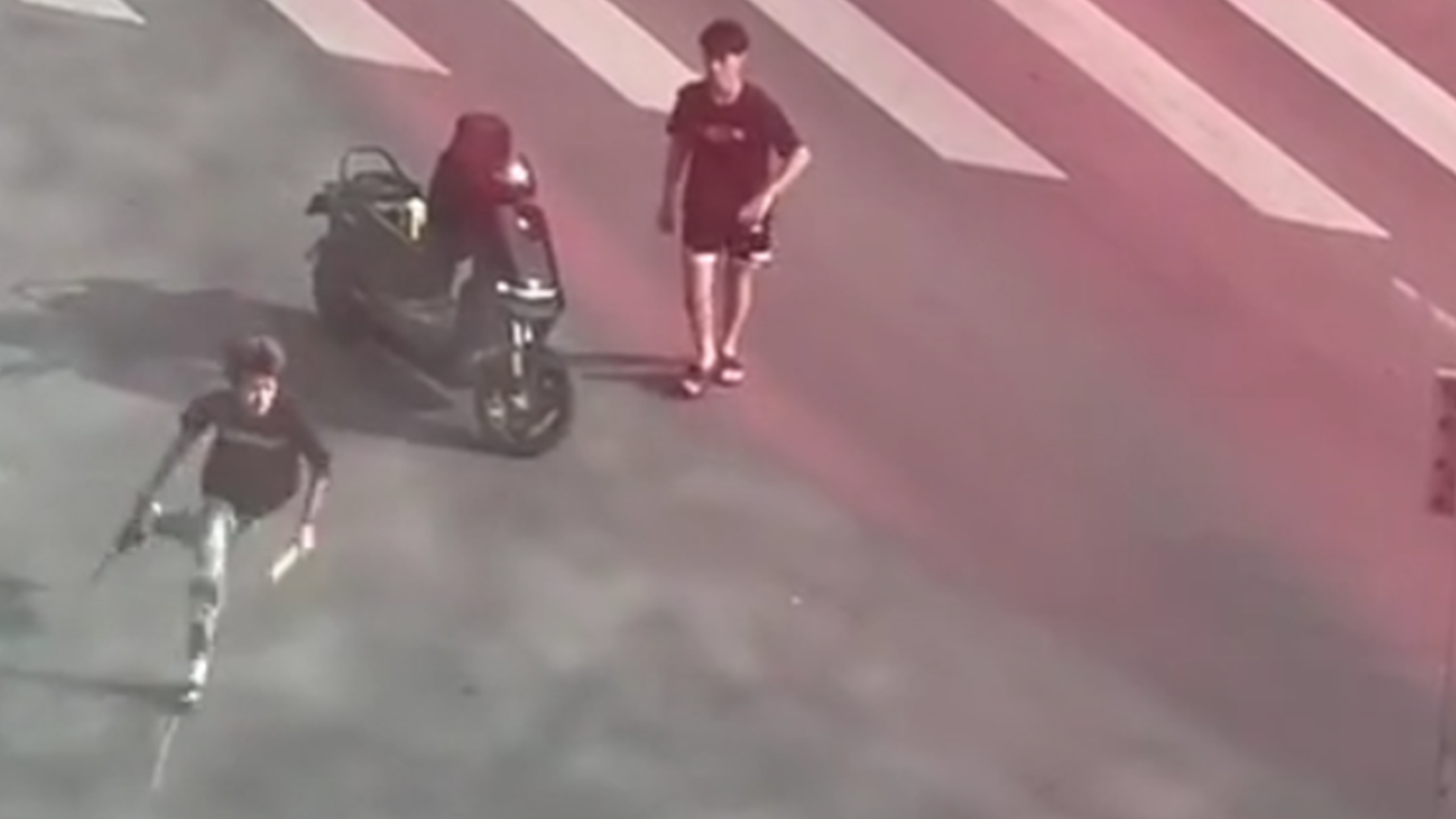 武汉一男子持刀砍伤医生，警方：已被刑事拘留_凤凰网视频_凤凰网
