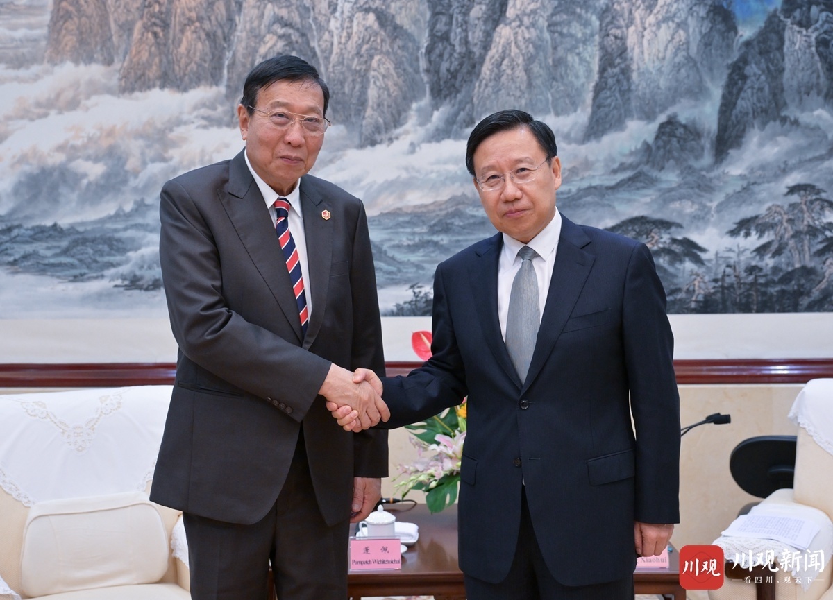 6月29日，省委书记王晓晖在成都会见泰国国会上议院议长蓬佩。
