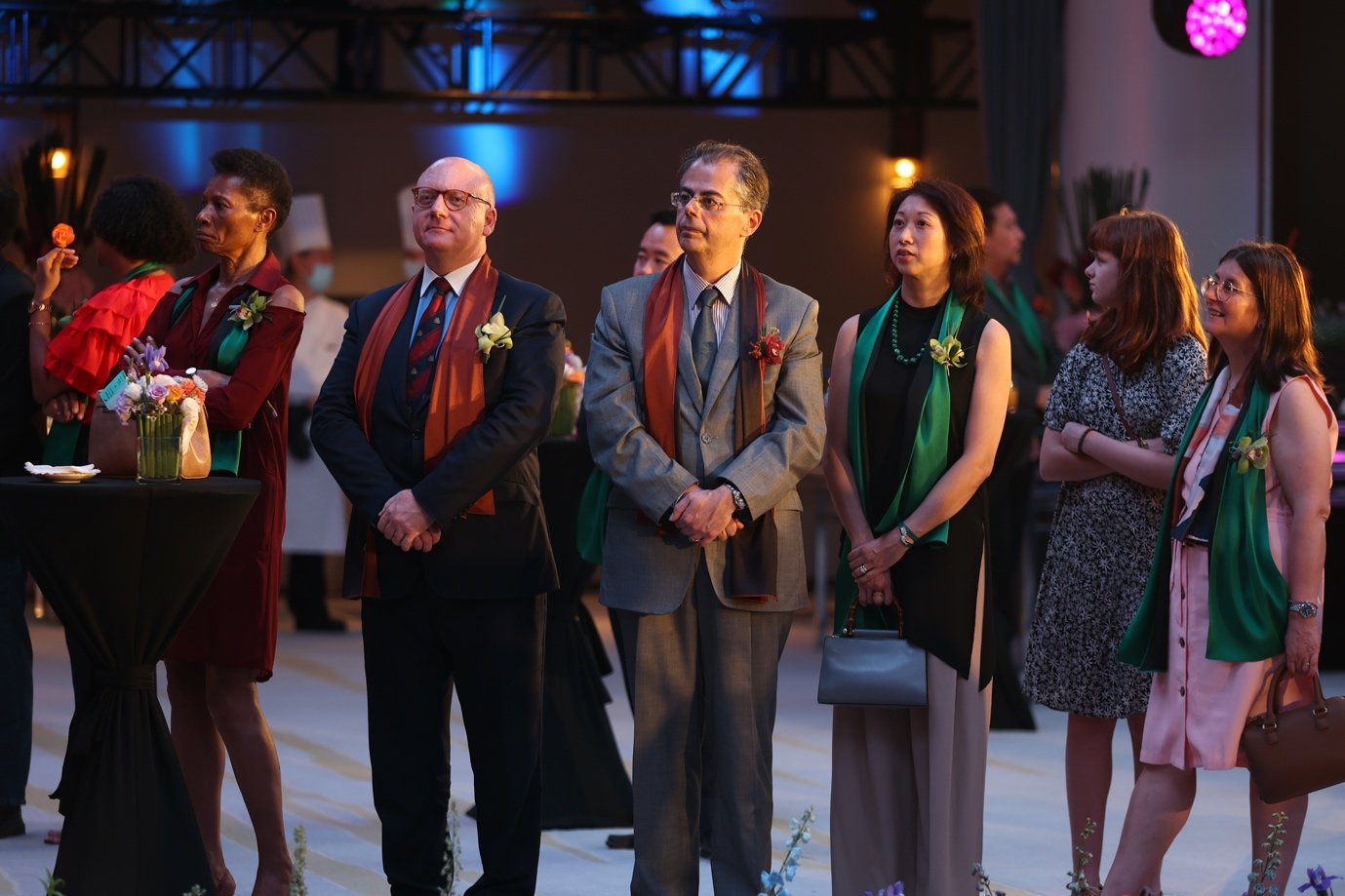 图2：驻华使节们参加“深圳故事”主题推介活动