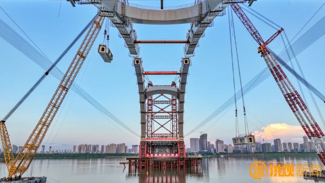 （建设中的复兴大桥）