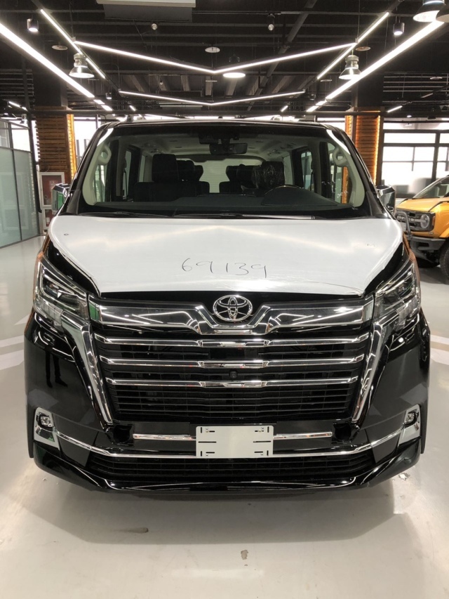 23款丰田格兰维亚35l顶配西安提70万