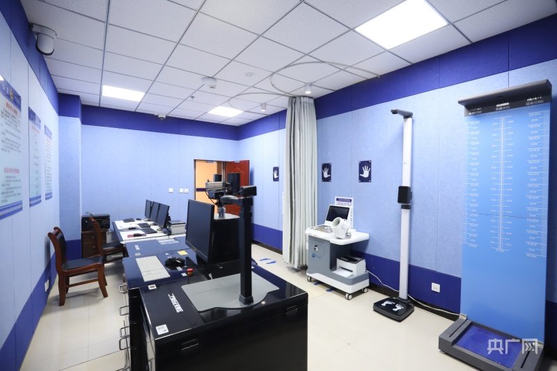 人身安全检查及信息采集室（央广网发 张掖市公安局甘州分局 供图）