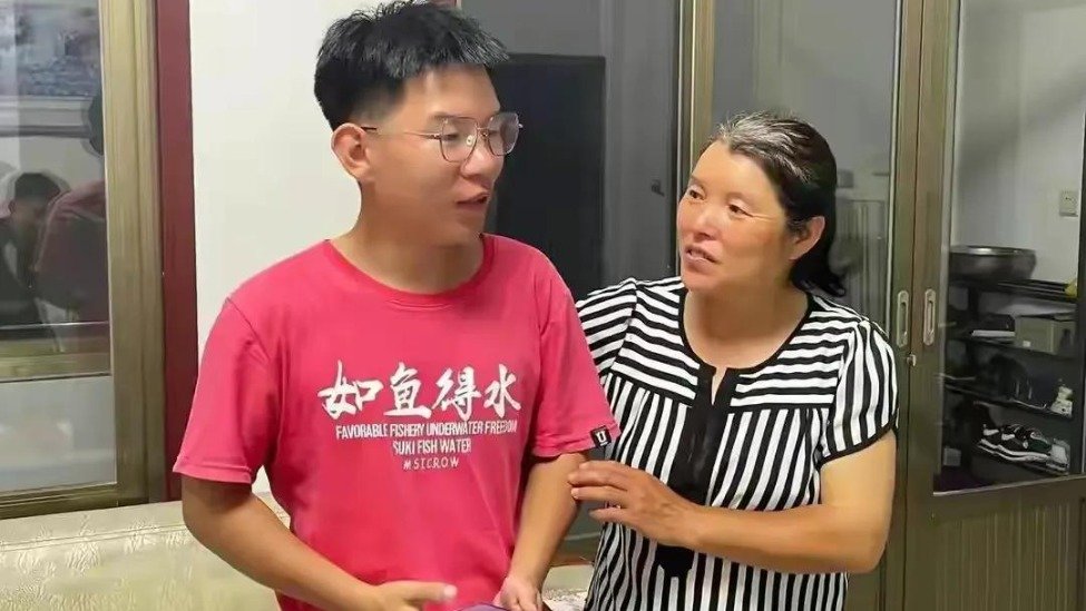 感动全网的定州环卫工儿子高考470分，妈妈：争取考研
