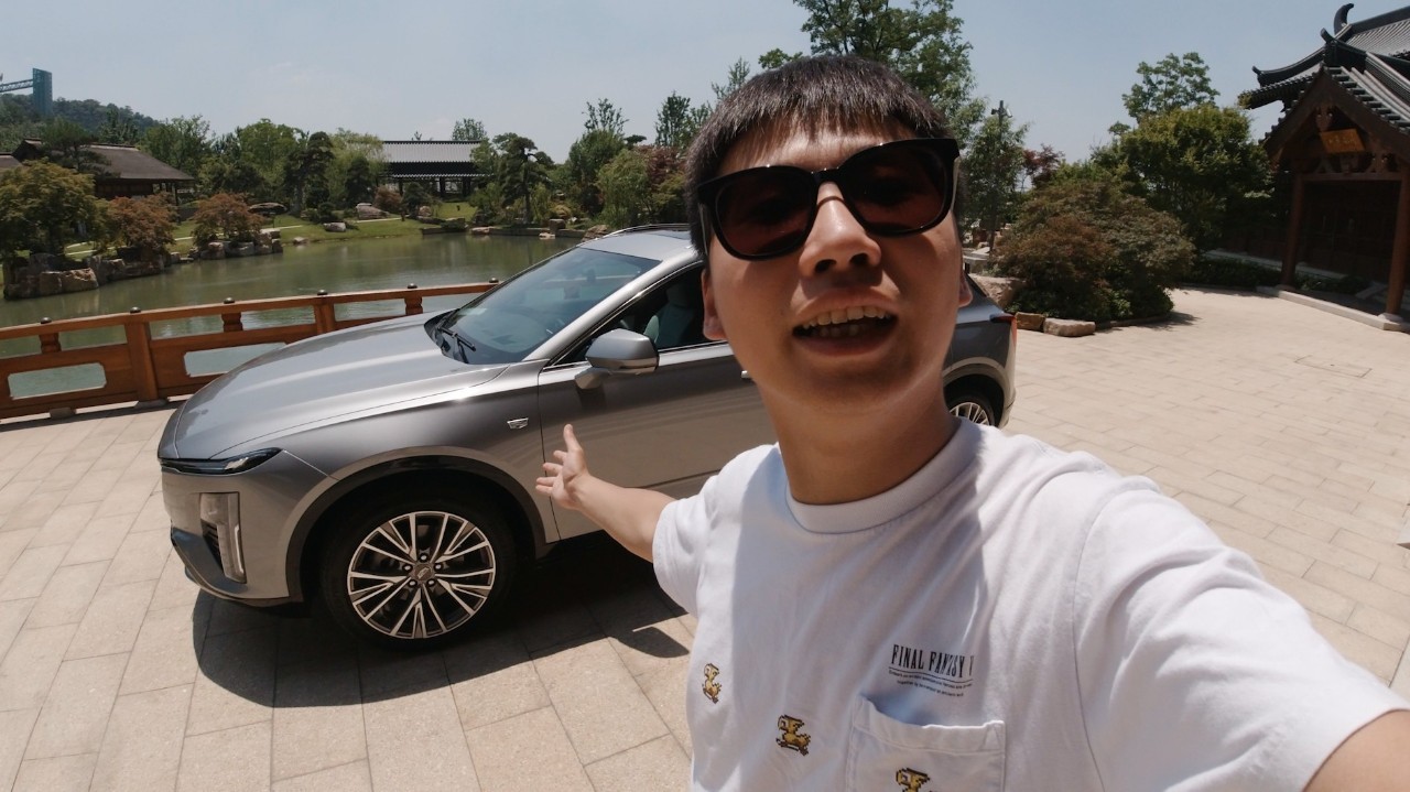 豪华品牌入门级车就买个车标？｜试驾凯迪拉克GT4