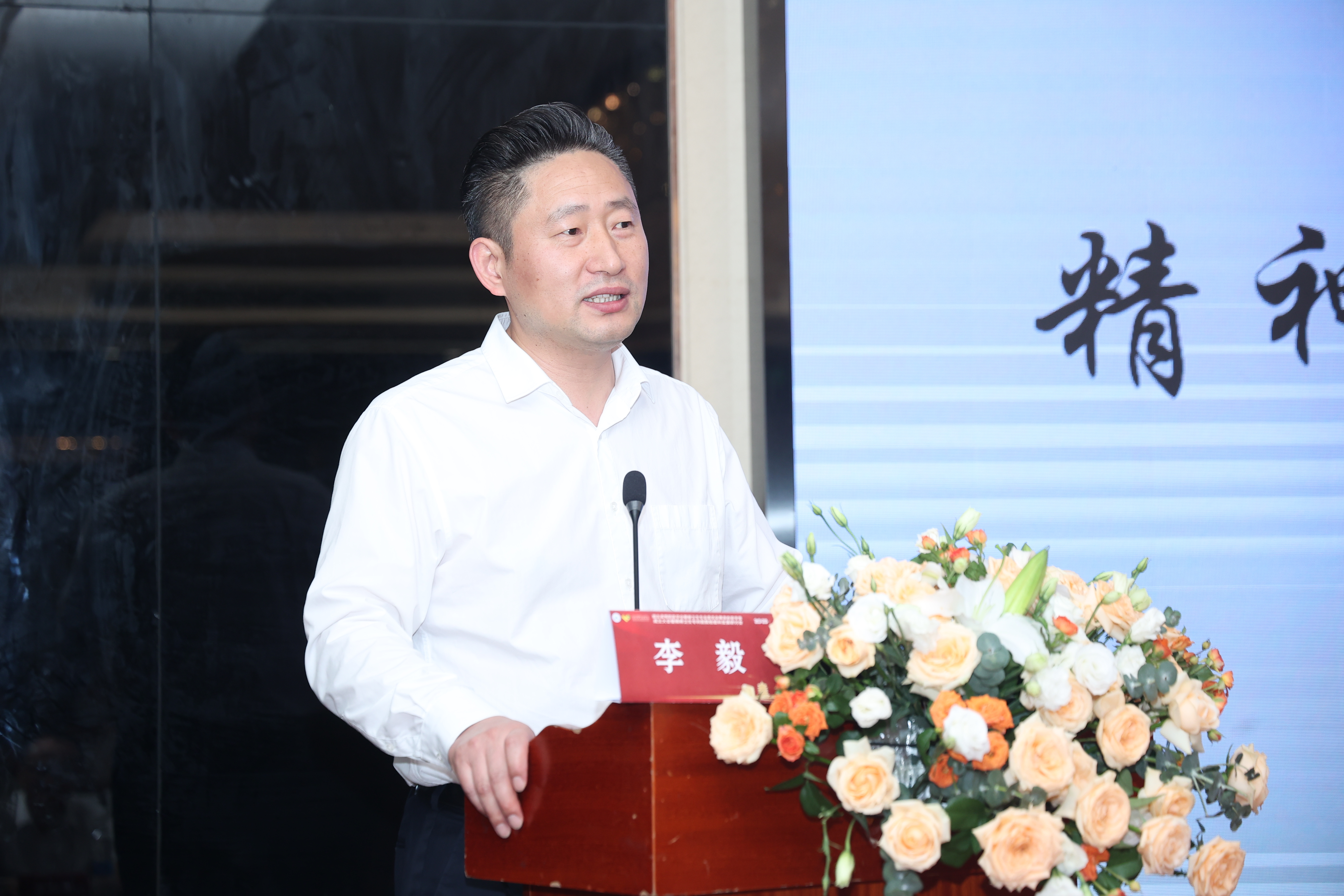 武汉市精神卫生中心李毅教授代表精神卫生专委会向全体与会人员致欢迎