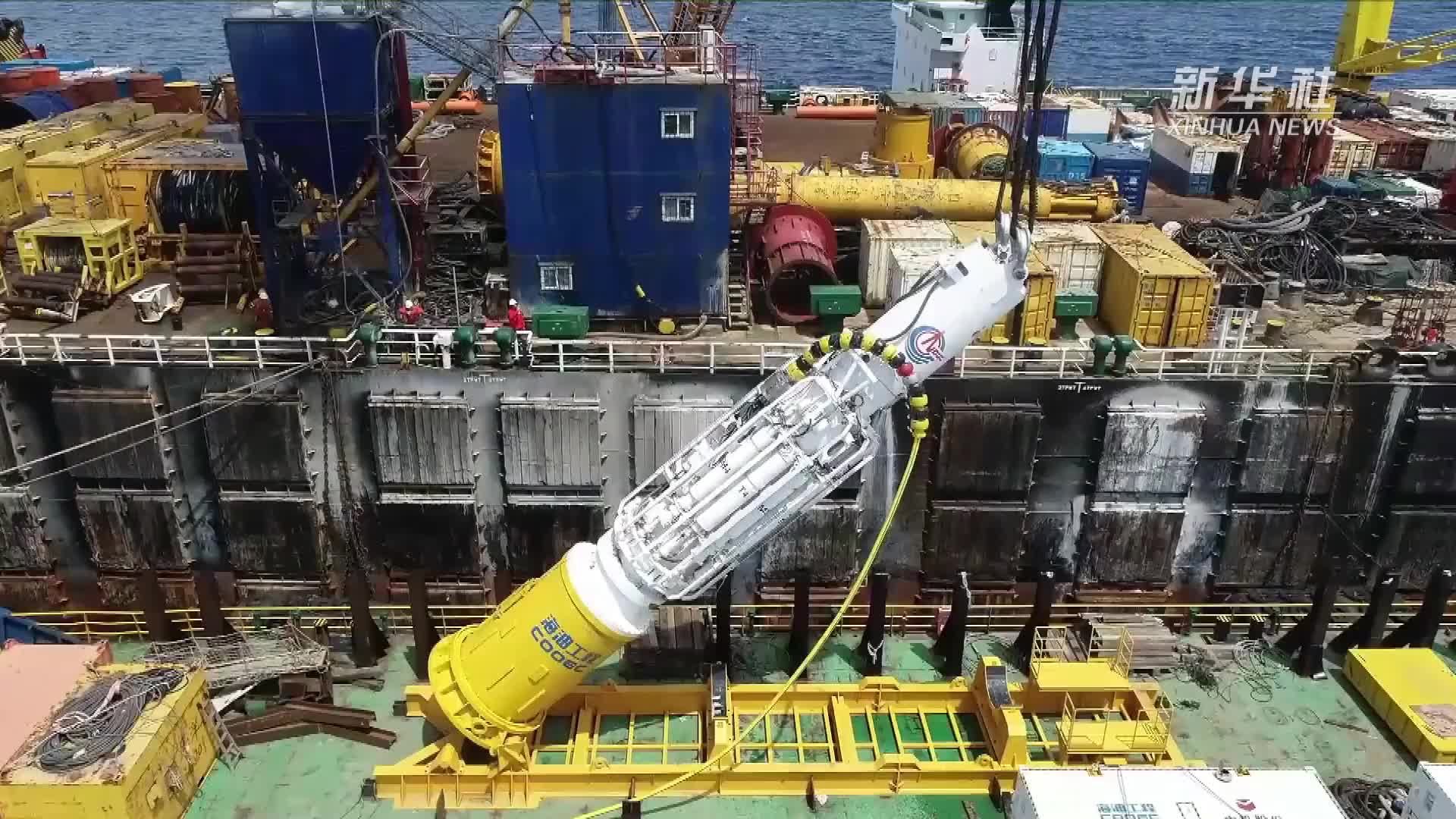 中国首台超深水打桩锤海试成功
