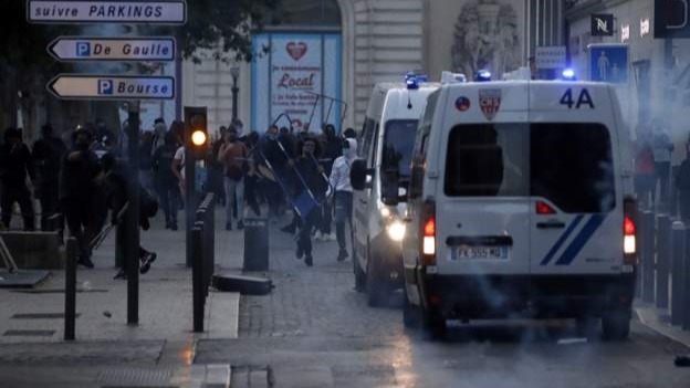 凤凰连线｜法国骚乱发动者多为青少年，扬言进攻巴黎，“给政府一点颜色看看”