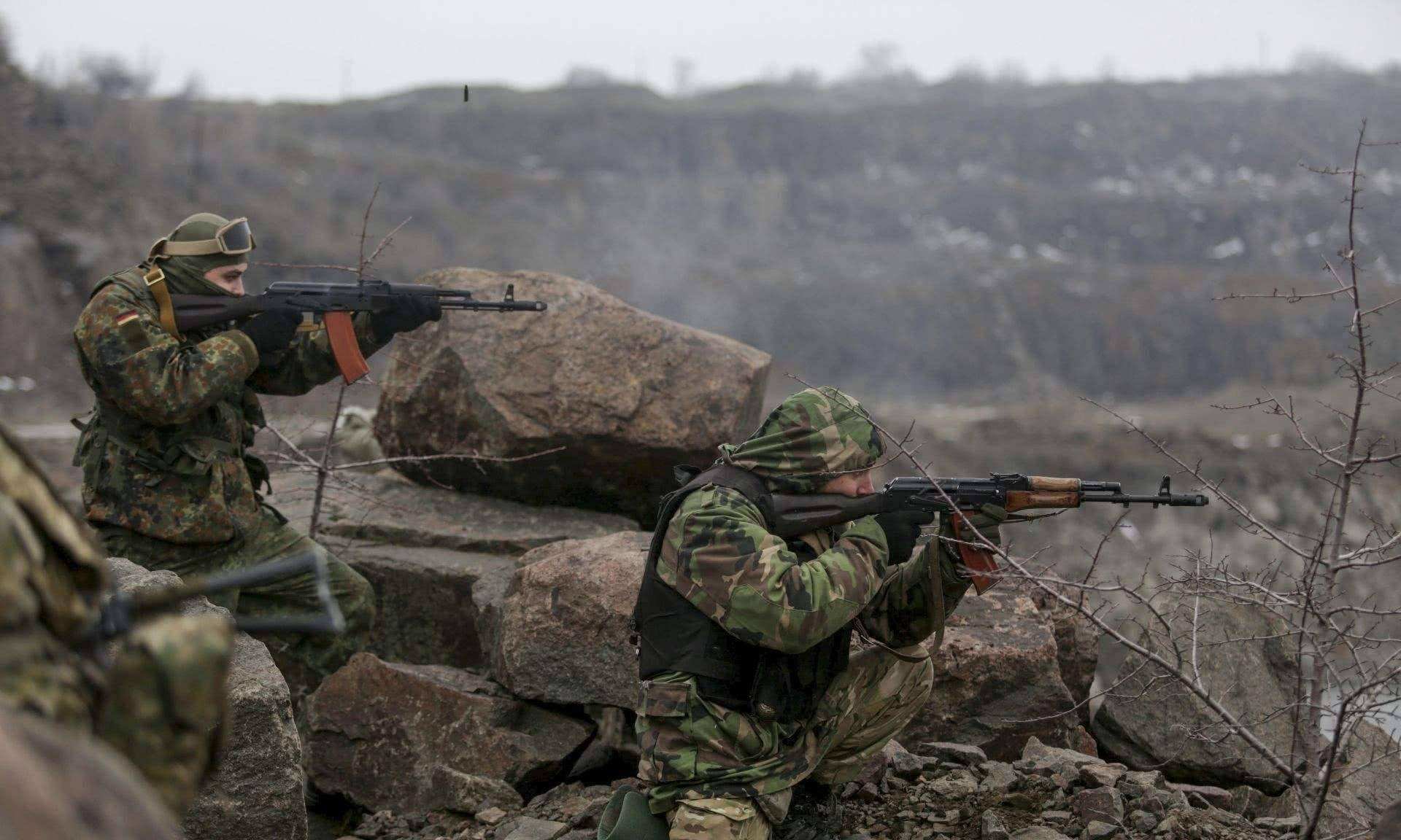 俄乌前线正在战斗的士兵