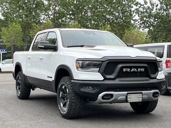 23款道奇叛逆者5.7l自吸现车52万最低价_凤凰网汽车_凤凰网