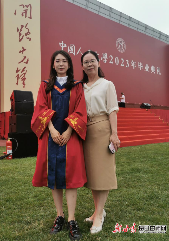 这位金塔的小学老师，登上中国人民大学毕业典礼讲台