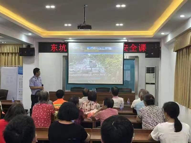 东莞交警丨宣传不止步 守护老年人安全出行