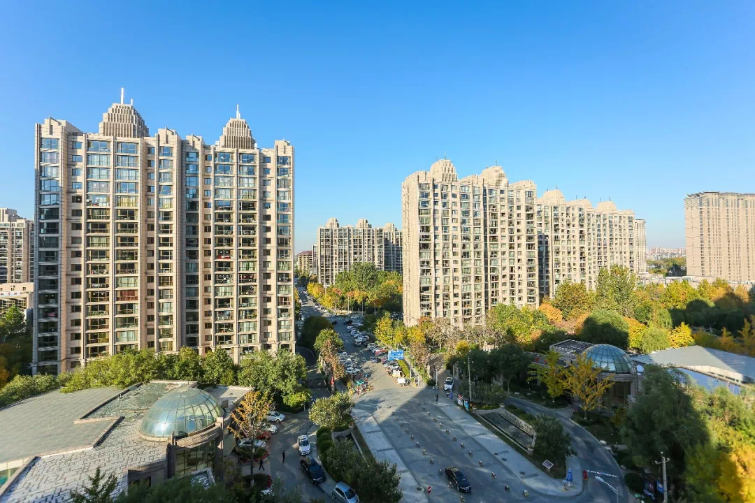 每平方米倒挂近10万！北京二环内神盘入市，亿万富豪40度高温看房_凤凰网