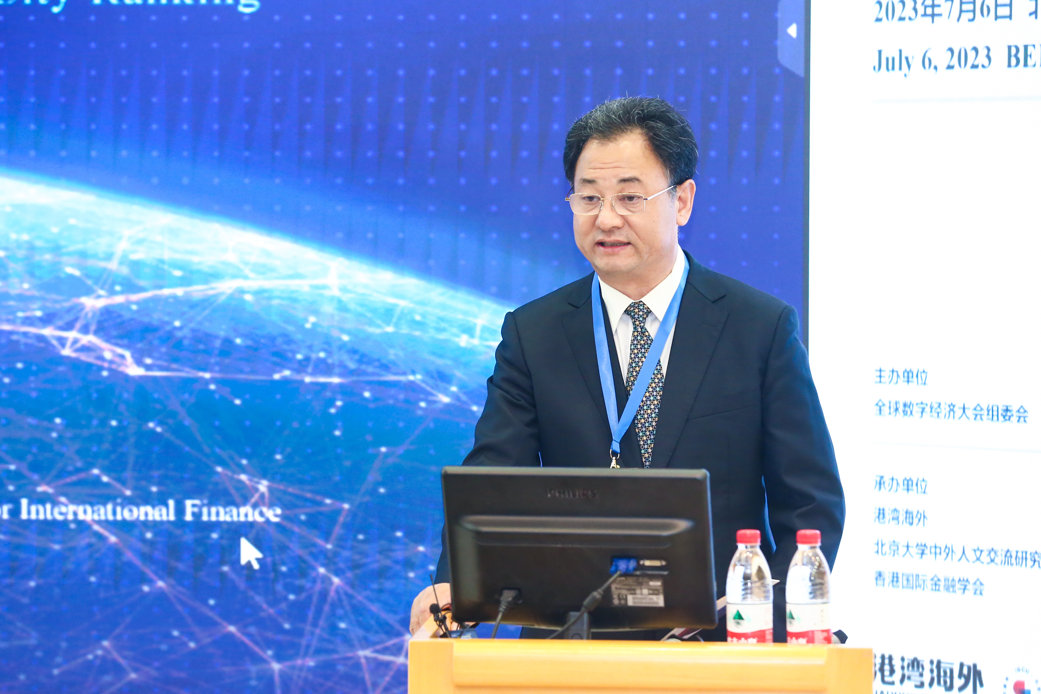 北京大学校务委员会副主任于鸿君教授